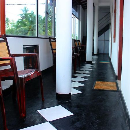 Heaven Star Rest Bed & Breakfast Mirissa Bagian luar foto