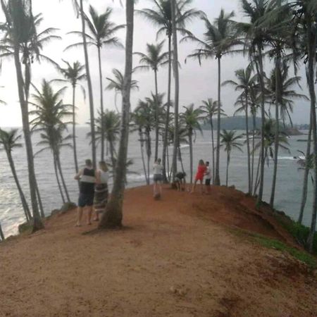 Heaven Star Rest Bed & Breakfast Mirissa Bagian luar foto