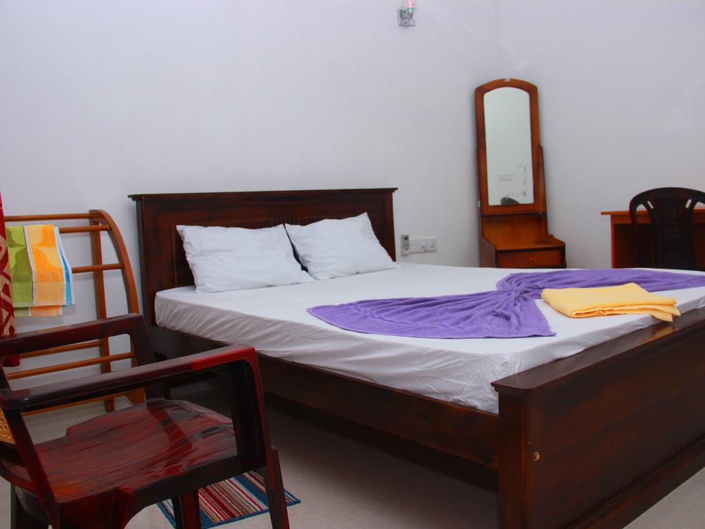 Heaven Star Rest Bed & Breakfast Mirissa Ruang foto