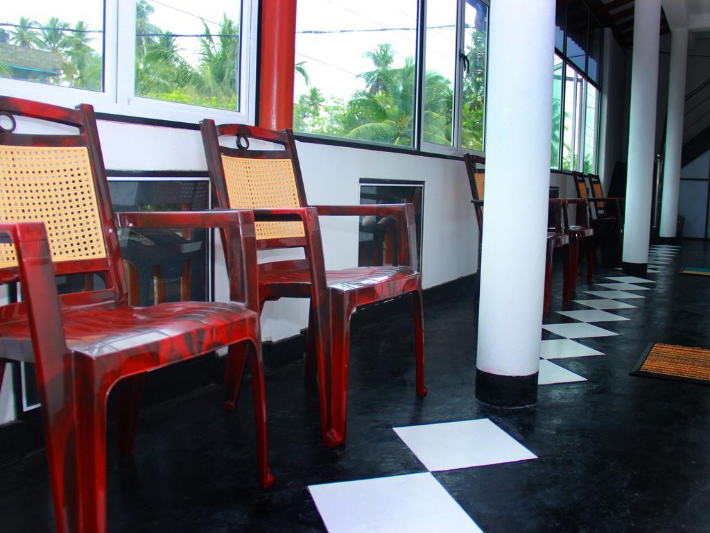Heaven Star Rest Bed & Breakfast Mirissa Bagian luar foto