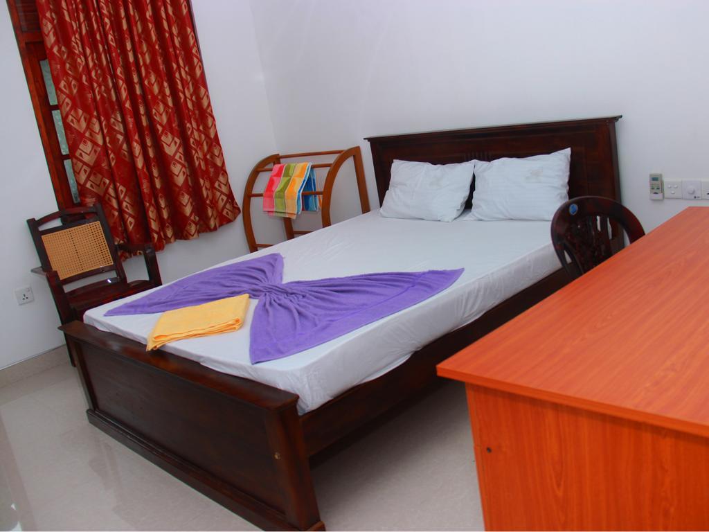 Heaven Star Rest Bed & Breakfast Mirissa Ruang foto