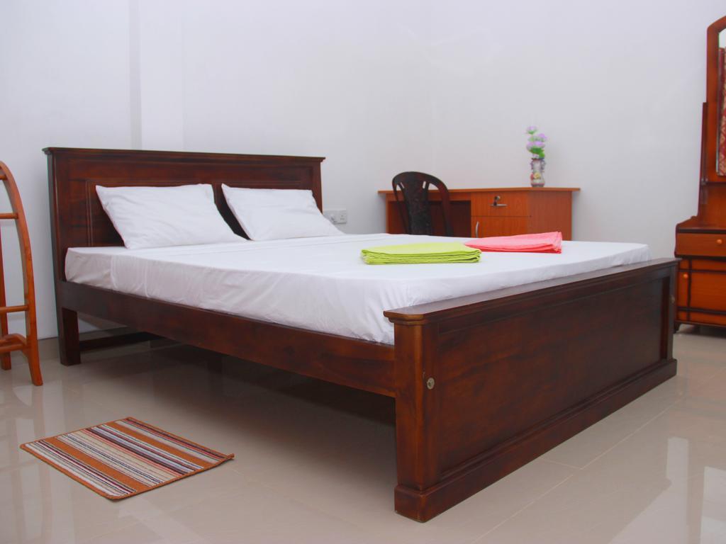 Heaven Star Rest Bed & Breakfast Mirissa Ruang foto