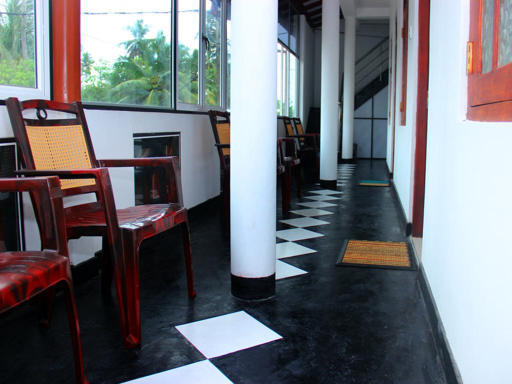 Heaven Star Rest Bed & Breakfast Mirissa Bagian luar foto