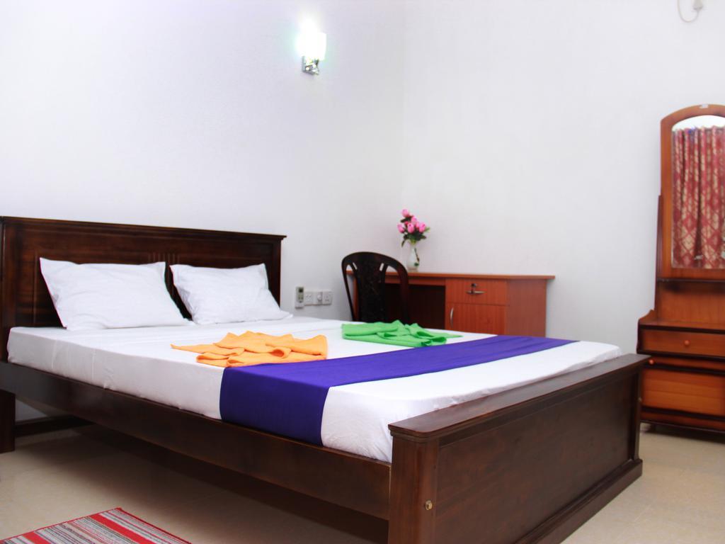 Heaven Star Rest Bed & Breakfast Mirissa Bagian luar foto