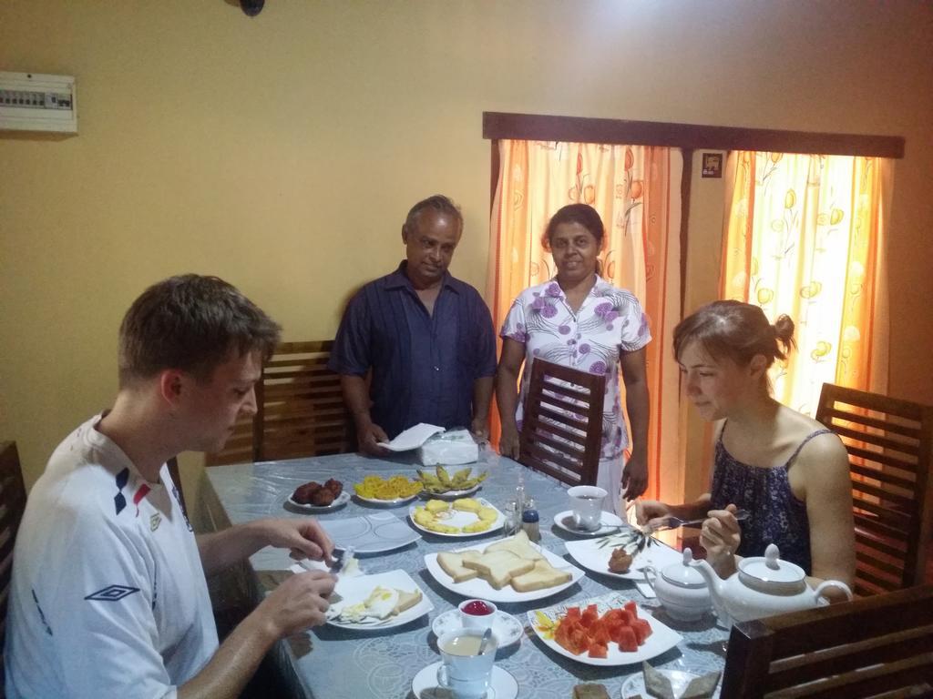 Heaven Star Rest Bed & Breakfast Mirissa Bagian luar foto