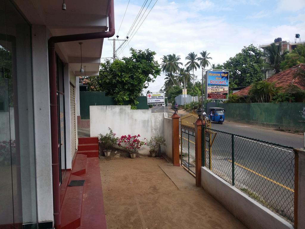 Heaven Star Rest Bed & Breakfast Mirissa Bagian luar foto