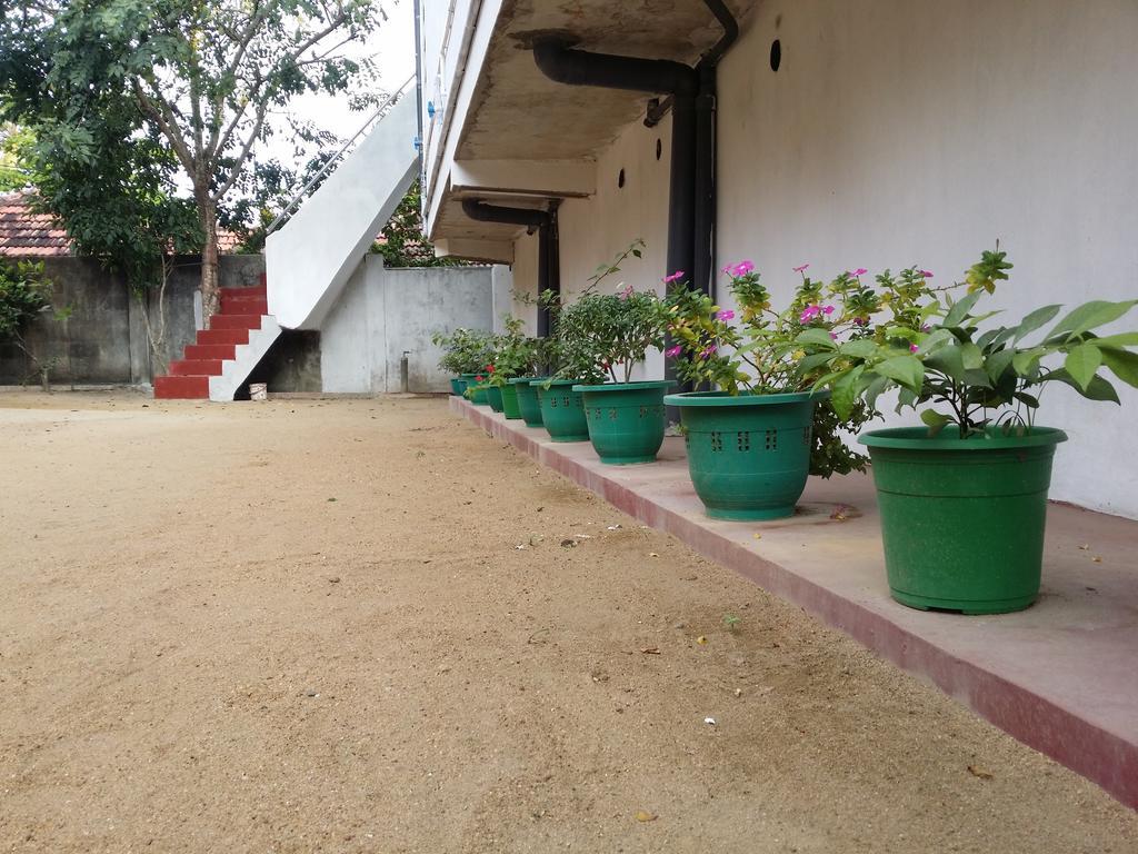 Heaven Star Rest Bed & Breakfast Mirissa Bagian luar foto