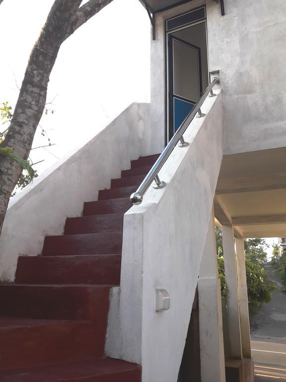 Heaven Star Rest Bed & Breakfast Mirissa Bagian luar foto