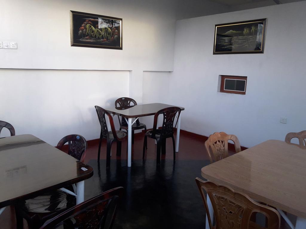 Heaven Star Rest Bed & Breakfast Mirissa Bagian luar foto