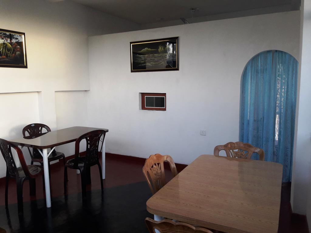 Heaven Star Rest Bed & Breakfast Mirissa Bagian luar foto
