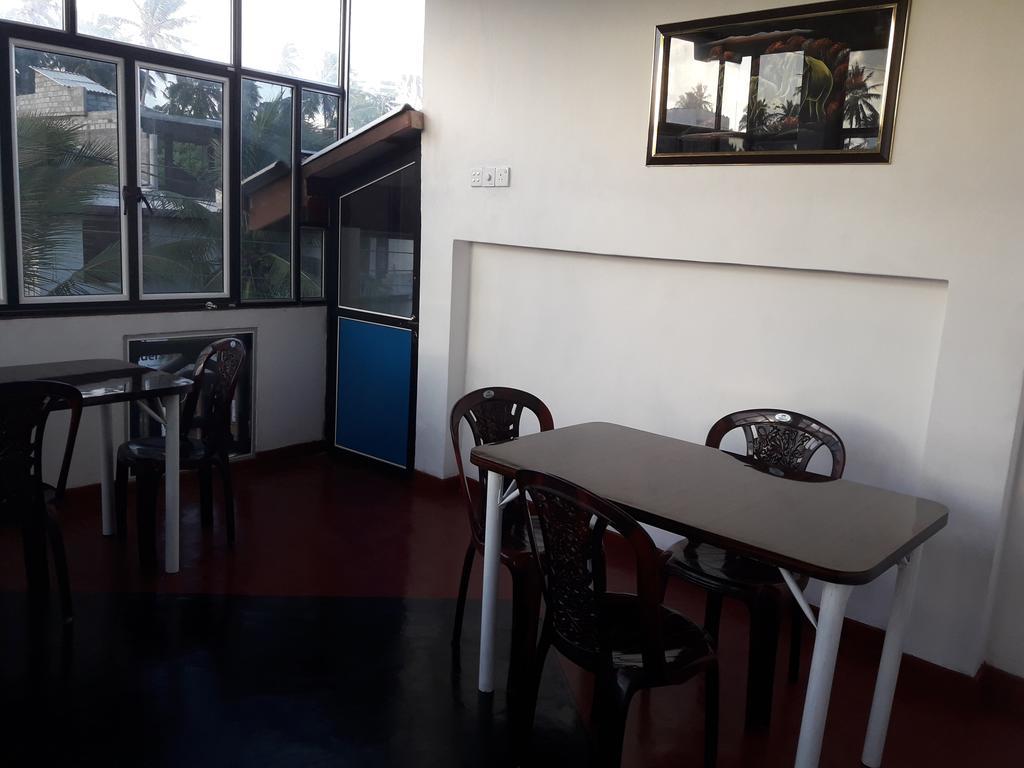 Heaven Star Rest Bed & Breakfast Mirissa Bagian luar foto