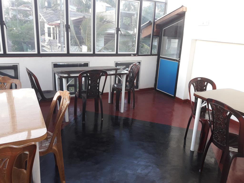 Heaven Star Rest Bed & Breakfast Mirissa Bagian luar foto