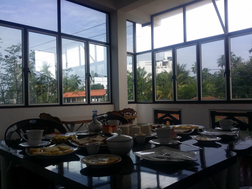 Heaven Star Rest Bed & Breakfast Mirissa Bagian luar foto