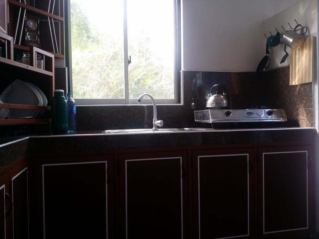 Heaven Star Rest Bed & Breakfast Mirissa Bagian luar foto