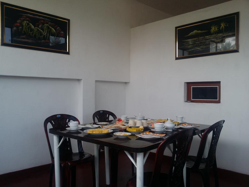 Heaven Star Rest Bed & Breakfast Mirissa Bagian luar foto