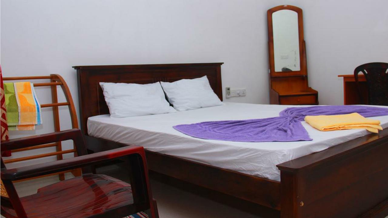 Heaven Star Rest Bed & Breakfast Mirissa Bagian luar foto