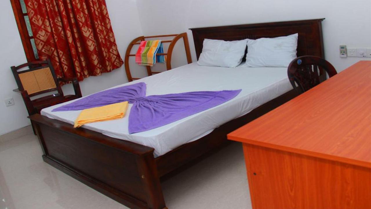 Heaven Star Rest Bed & Breakfast Mirissa Bagian luar foto