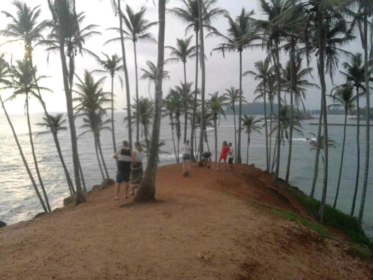 Heaven Star Rest Bed & Breakfast Mirissa Bagian luar foto